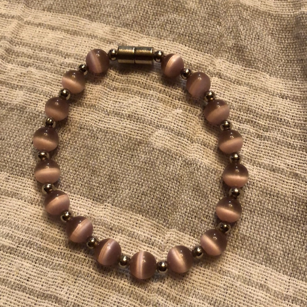 Magnet clasp beaded bracelet